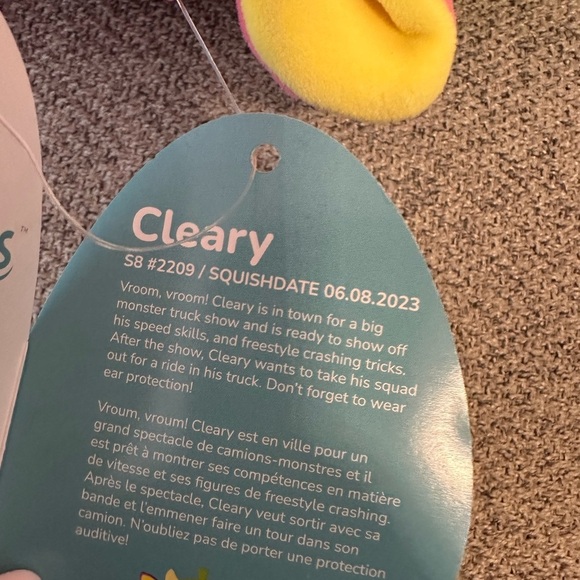 Nwt 8" Cleary the strawberry cow squishmallow - Picture 4 of 4